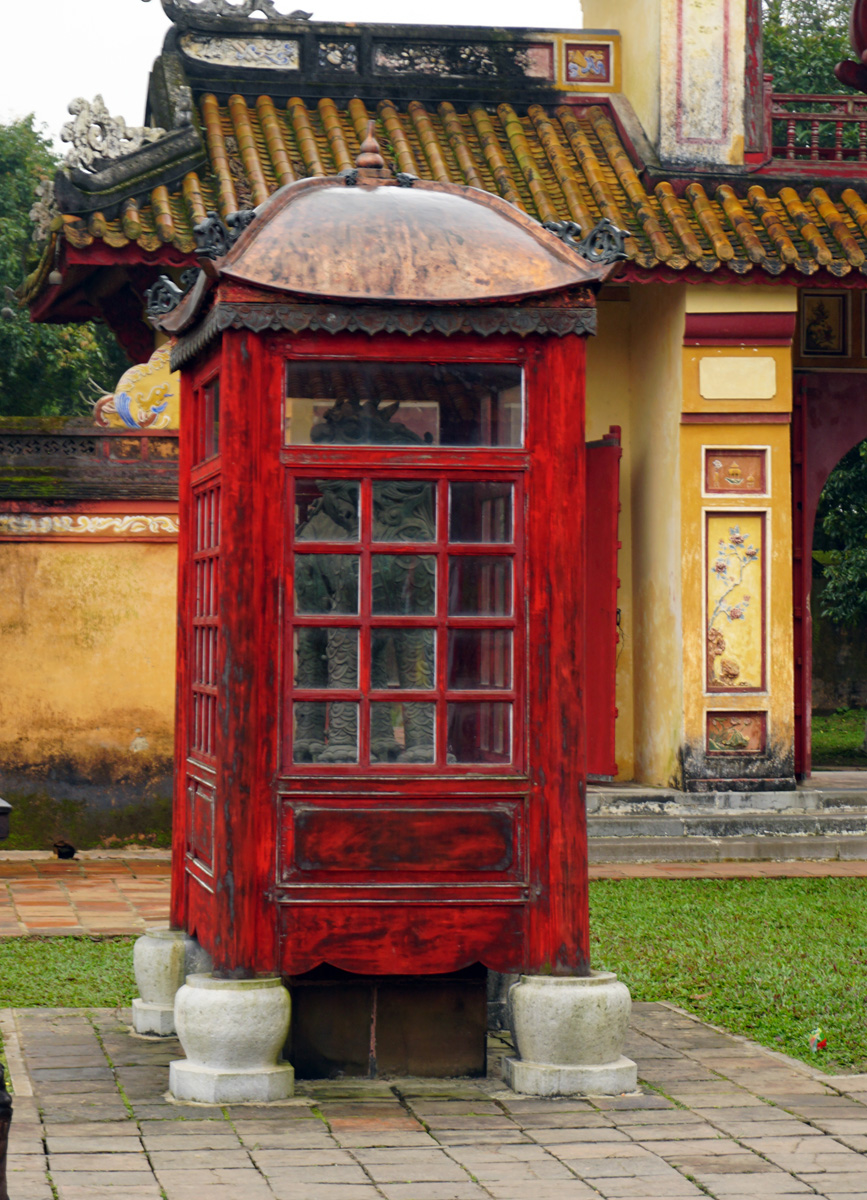 Hue Citael, Dragon in protective booth Do not try this at home.