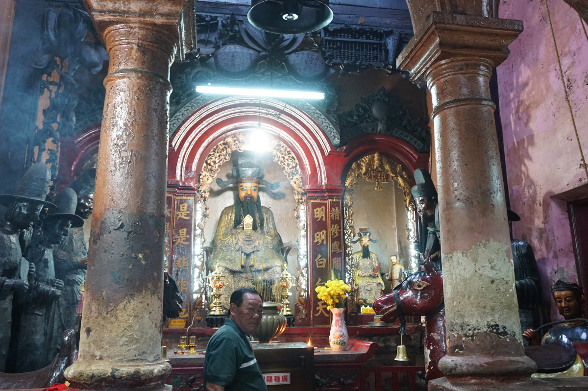 Saigon, Jade Emperor Pagoda (Yawn)