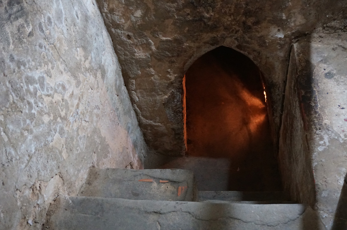 Cu Chi Tunnels, Down into a longish tunnel section