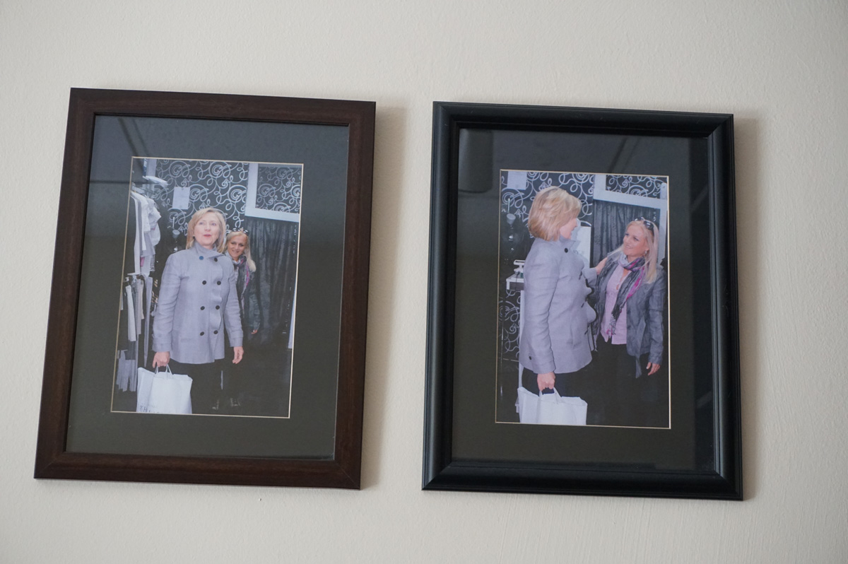 The Clintons in Prishtina, Photo