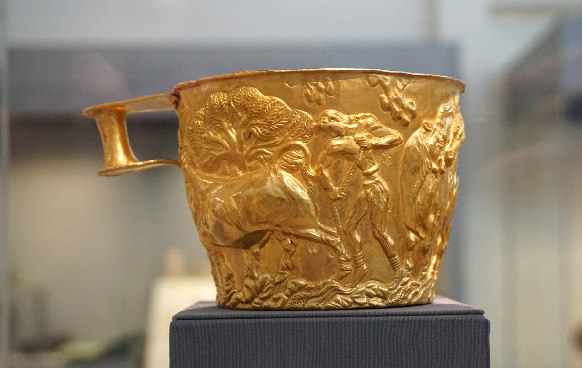 Archaeological Museum, Vapheio Vase (15th c bc)
