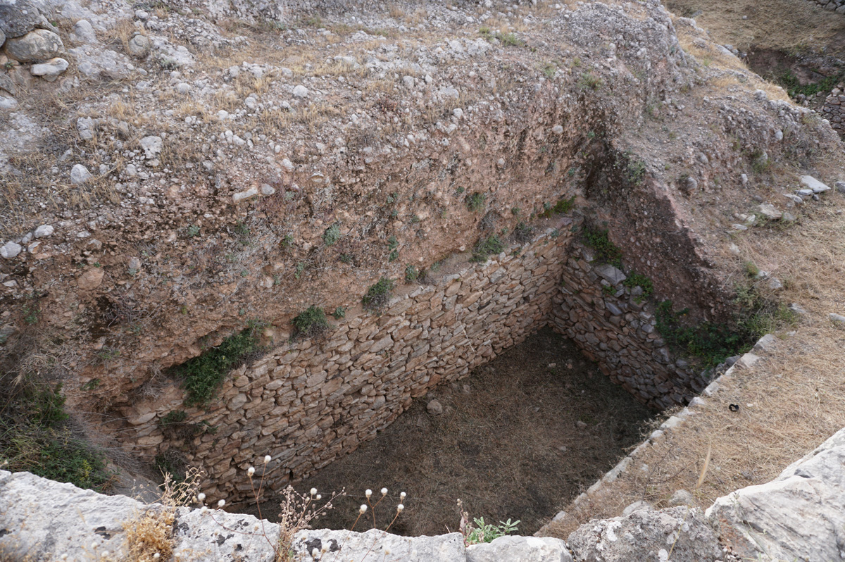 Mycenae, Excavated/Restored Grave