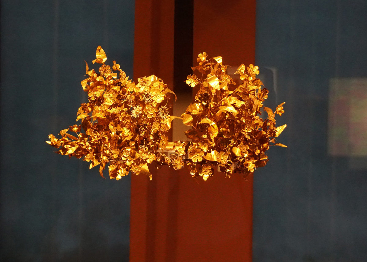 Thessalonica, Archaeo. Mus: Macedonian Gold Myrtle Wreath ~330 BC