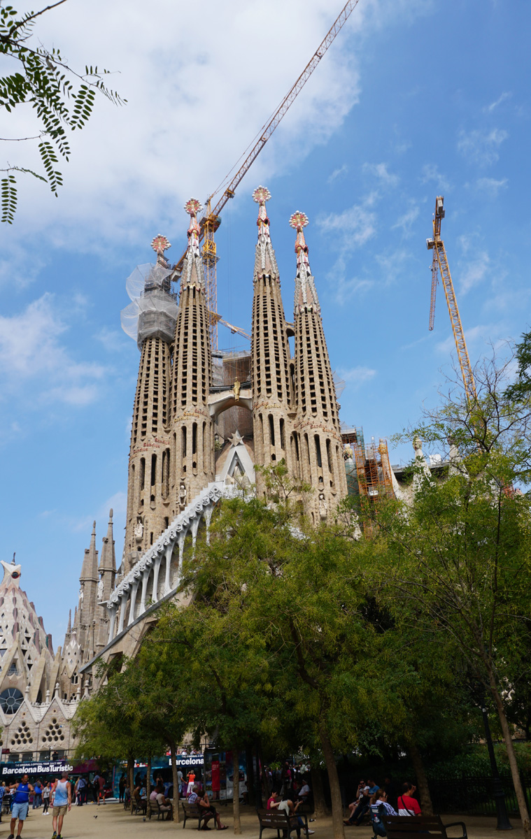 Sagrada Familia, Passion Facade approach