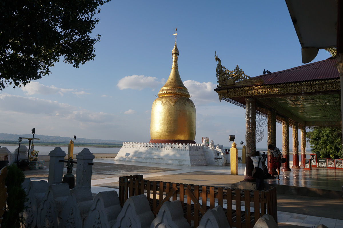 Bagan at Ground Level, Small riverside shrine