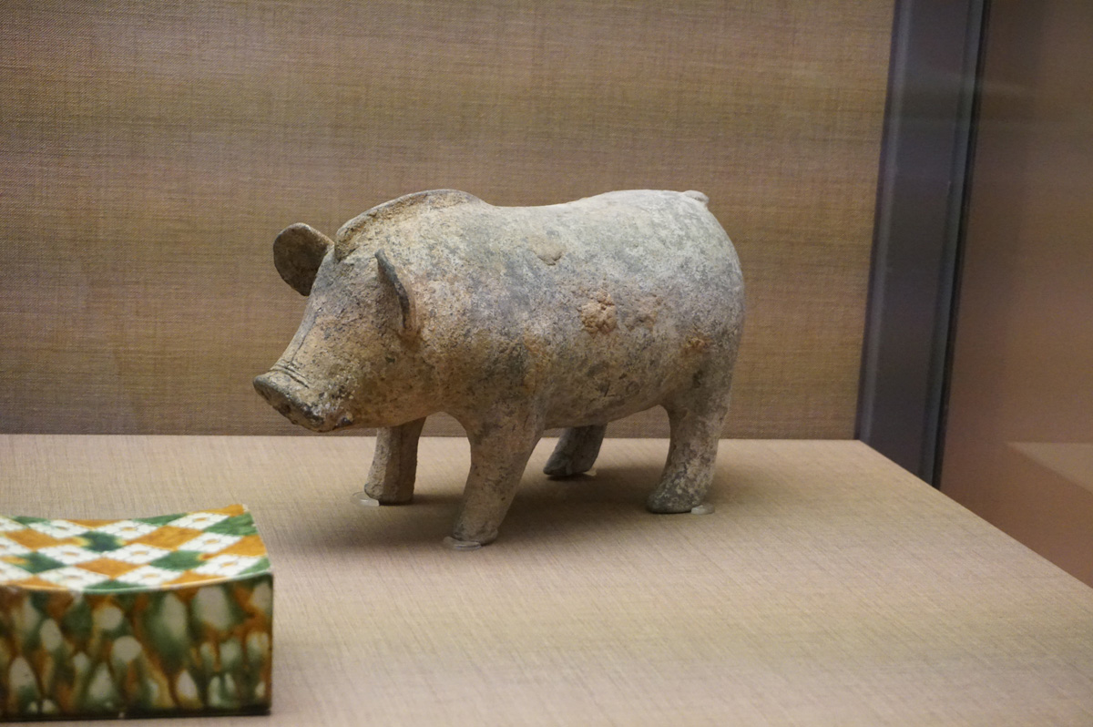 National Palace Museum, Han pottery pig (~3rd c BC)
