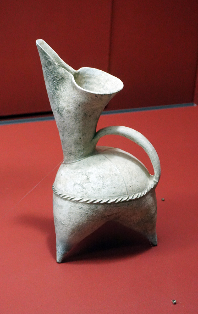 National Palace Museum, Neolithic pitcher ((~3000 BC)