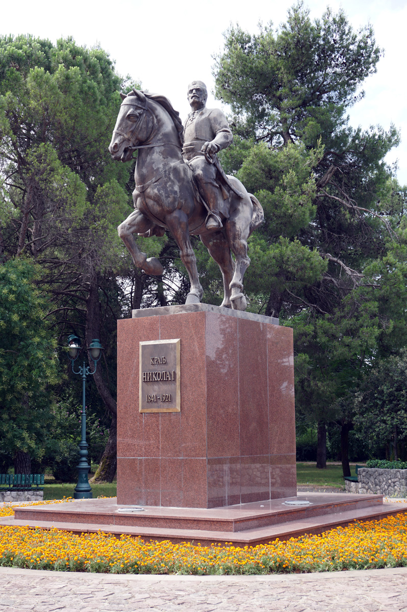 Montenegro: Podgorica, King Nikolai statue