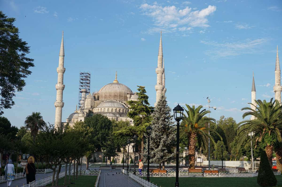 Blue Mosque, Blue Mosque: missing half a minaret
