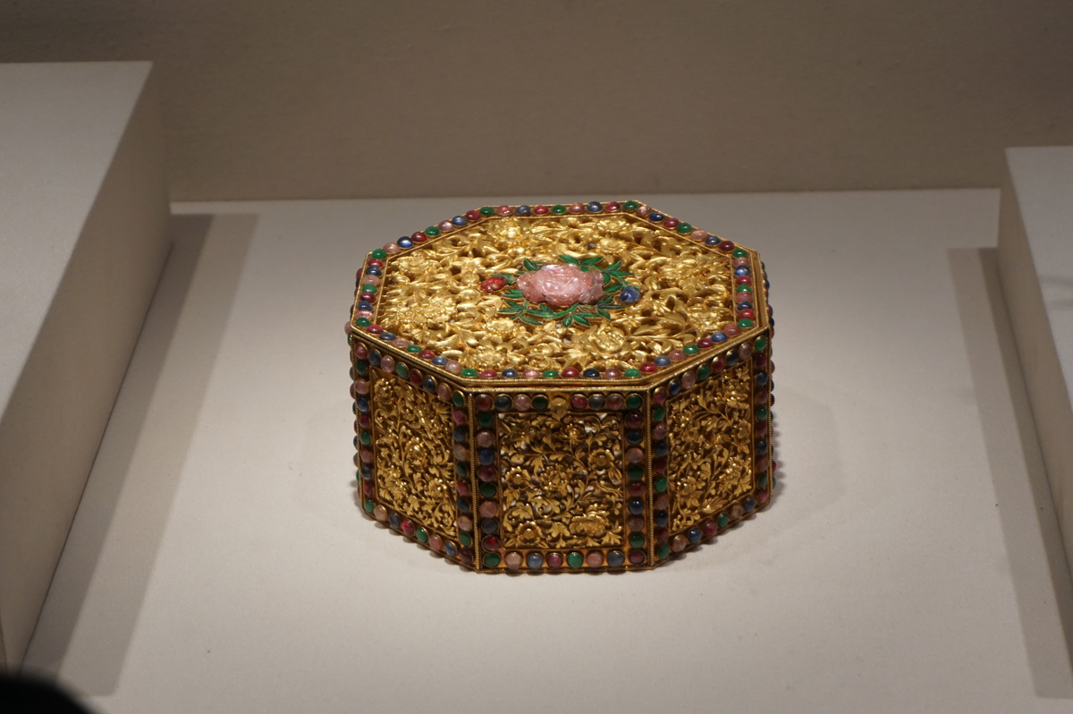Forbidden City: Treasure Gallery, Qing Dynasty case