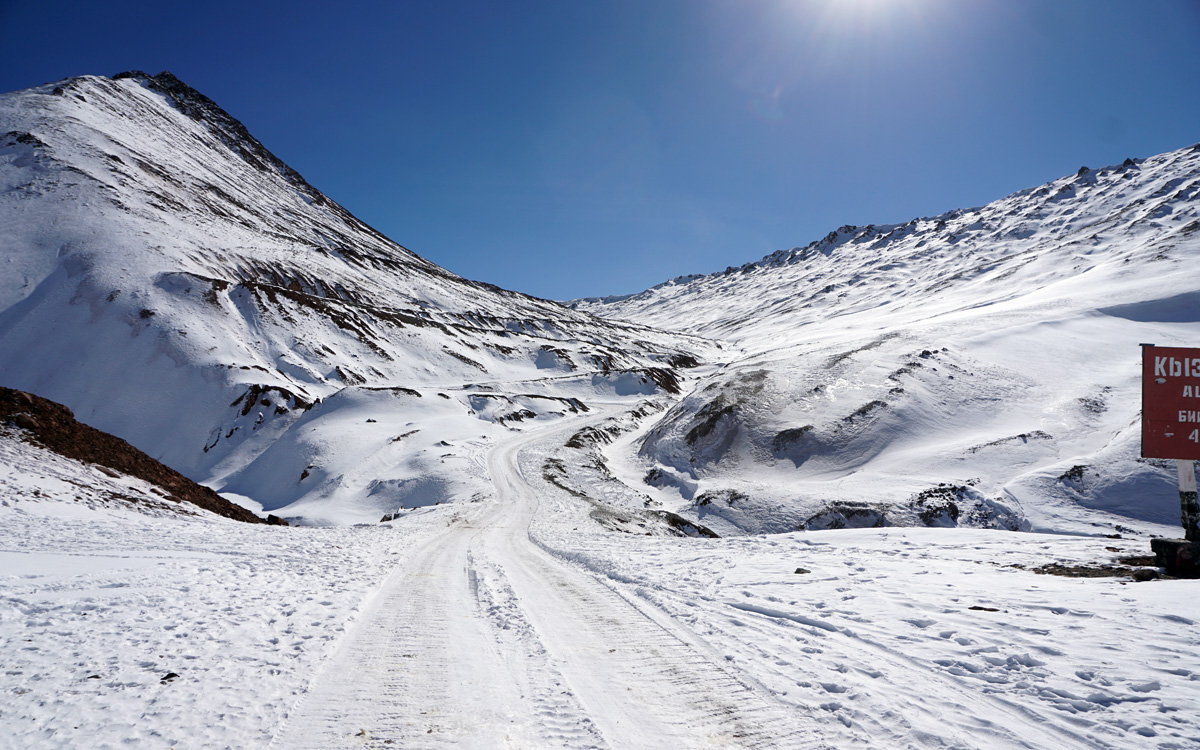 Murghab-Osh, North of Kyzyl-Art Pass More snow than we really wanted to see