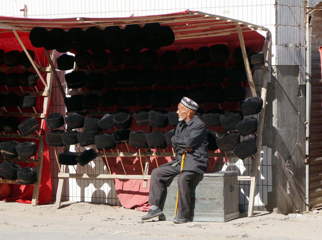 Hotan Sunday Market, Hat Dealer