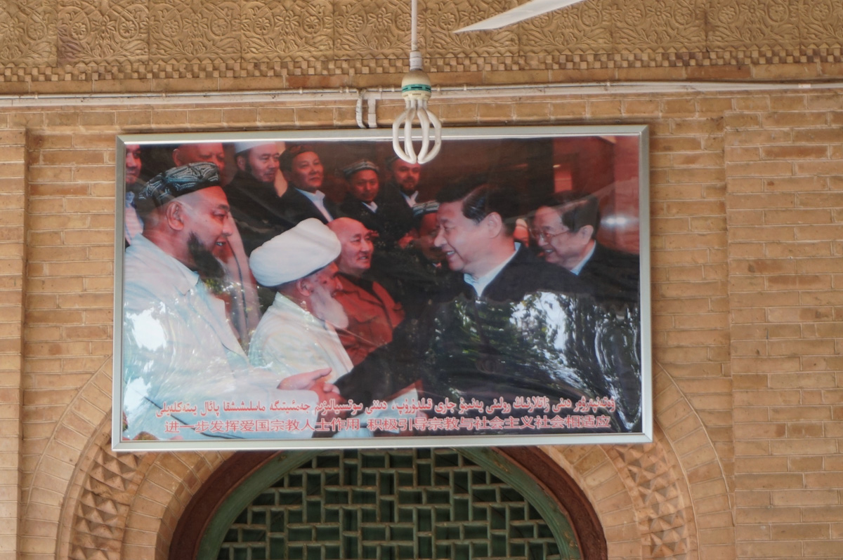 Apak Hoja Mazar complex, Photo of visit by President Xi