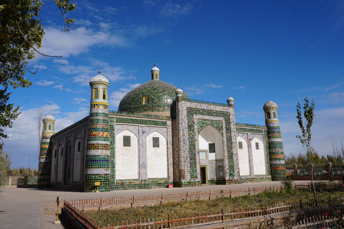Apak Hoja Mazar complex