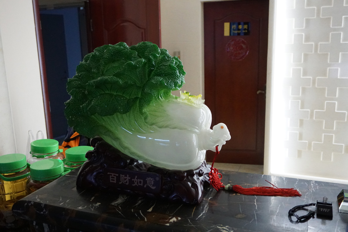 Around Tashkurgan, A "Jade Cabbage" at hotel reception