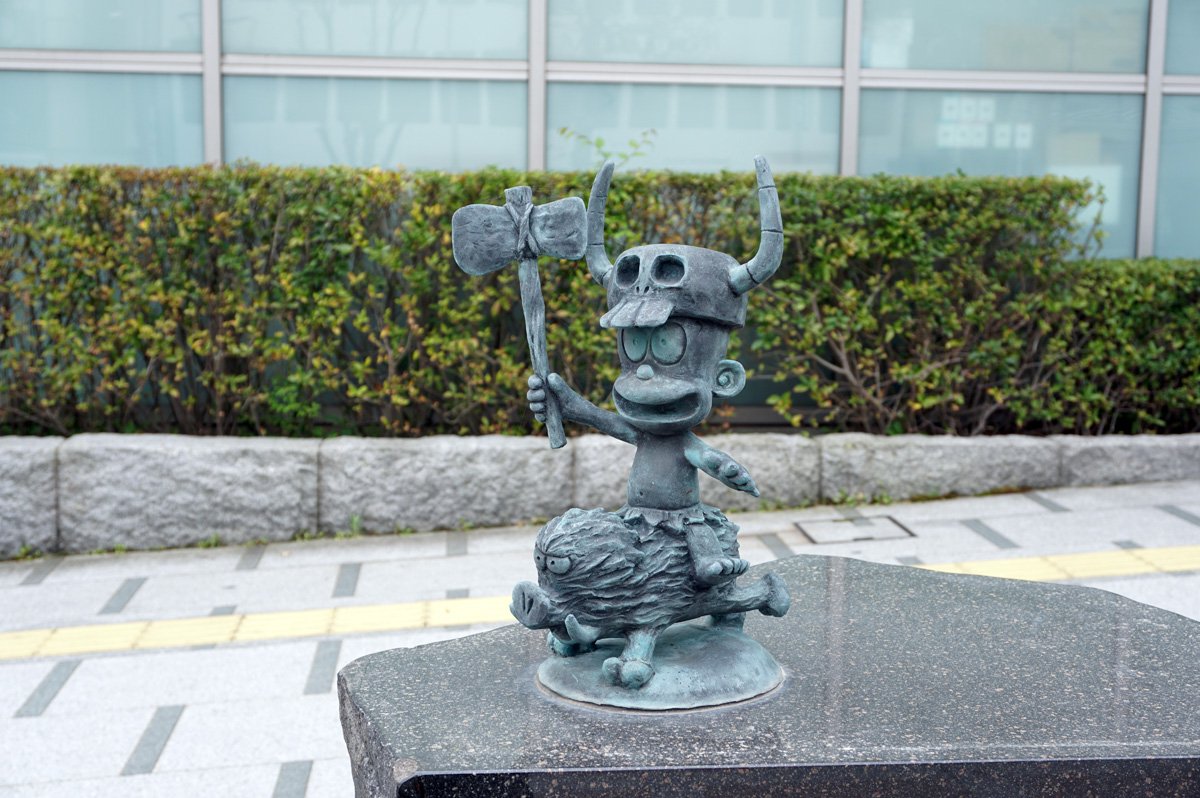 Around Matsue, Mysterious modern statue