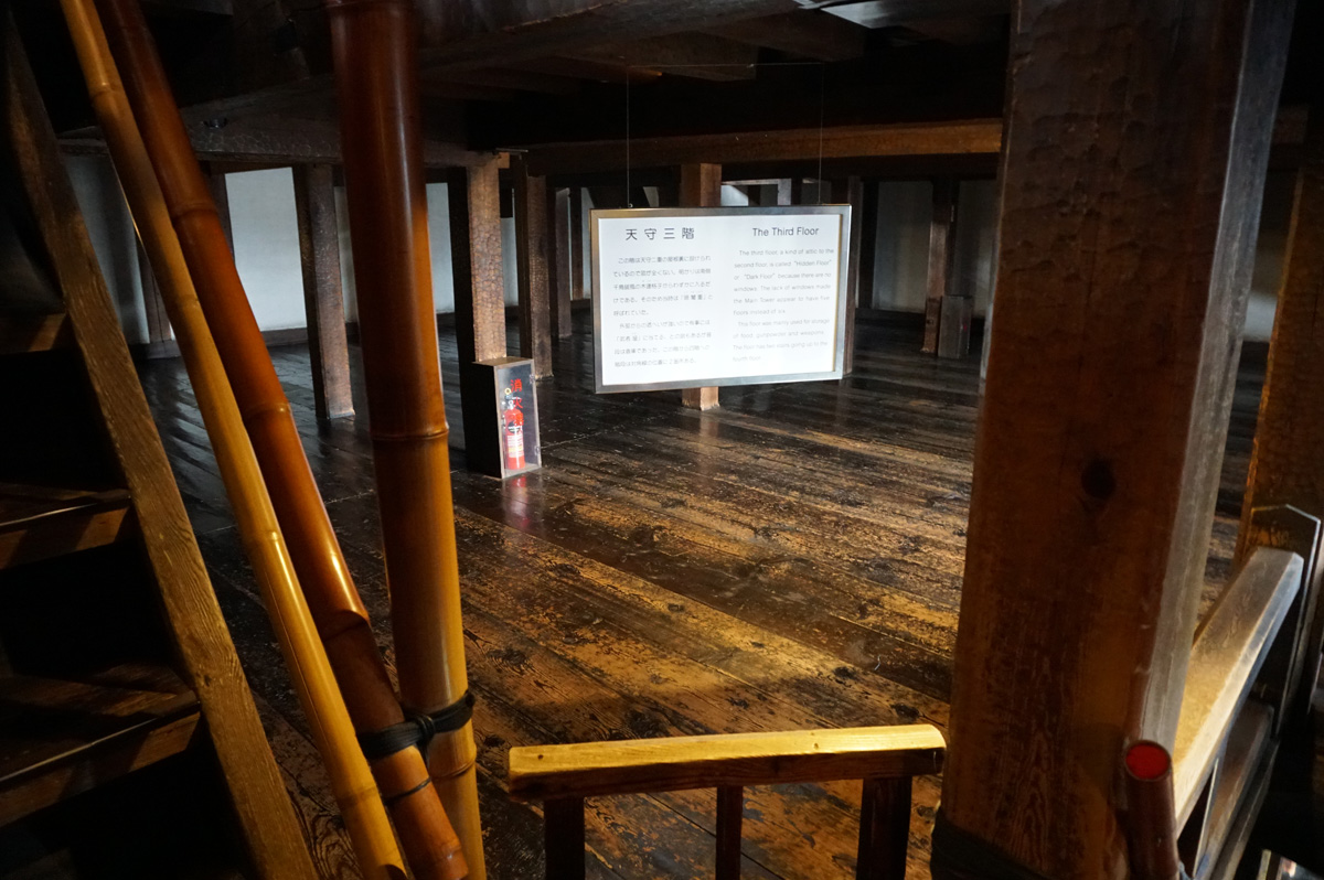 Matsumoto-jo, Hidden (windowless) floor