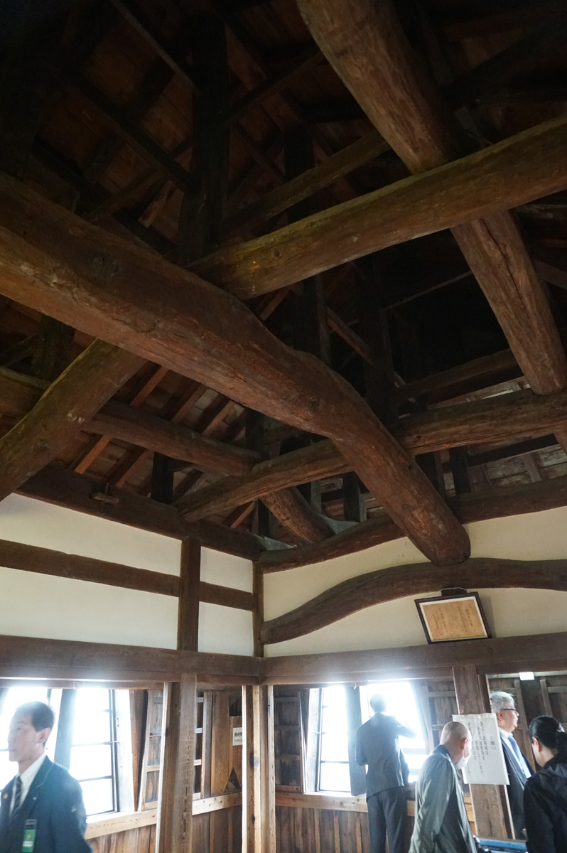 Hikone-jo, Note the roof beams