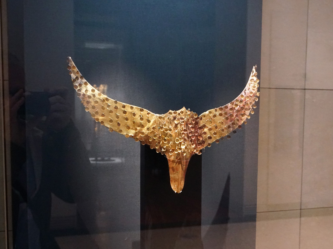 Seoul: National Museum, Gold Crown ornament, 5th c