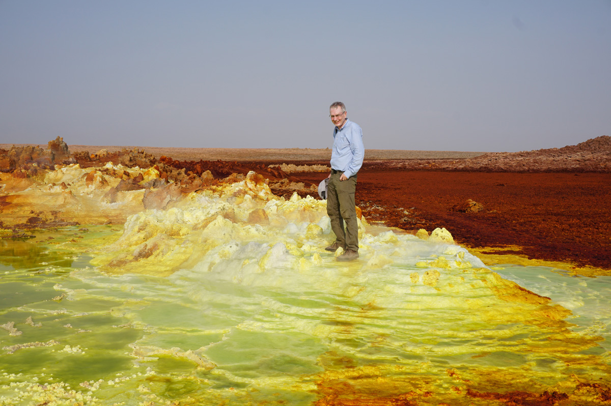Dallol, Atop tiny bubbling salty geysers
