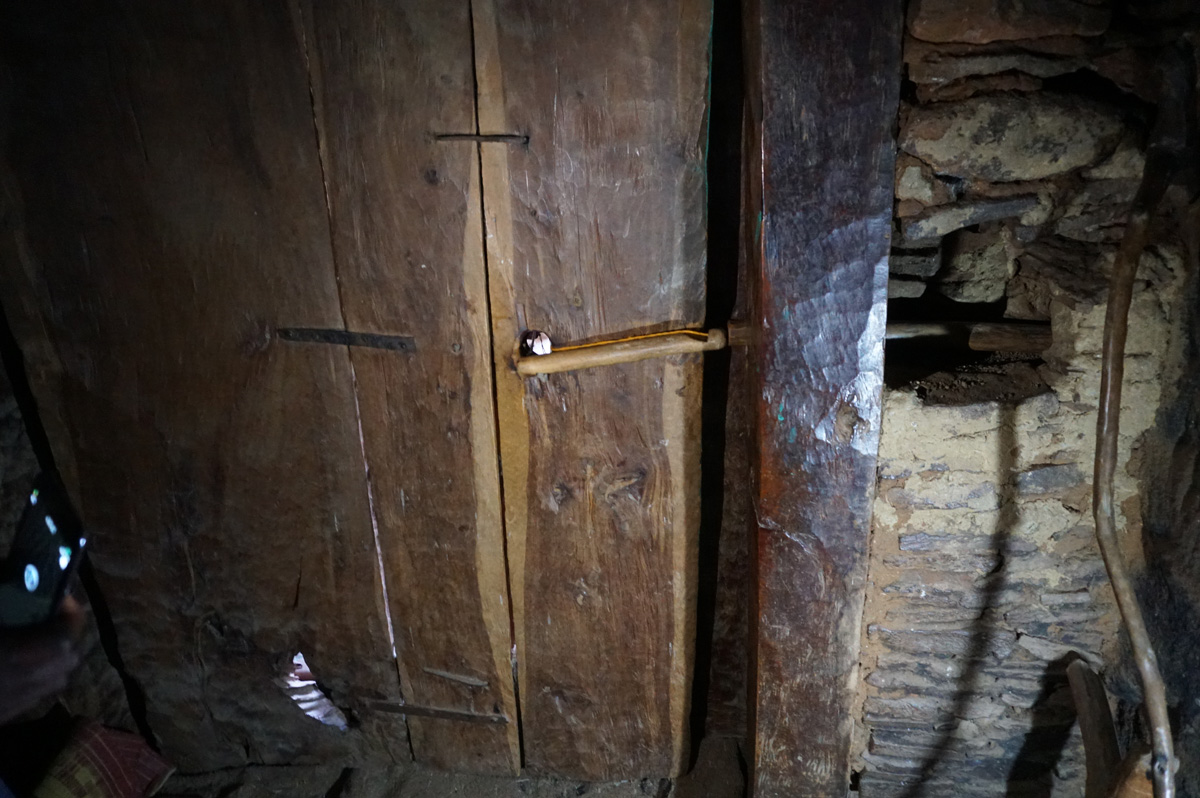 Rock Cut Churches of Tigray, Key mechanism (from inside)