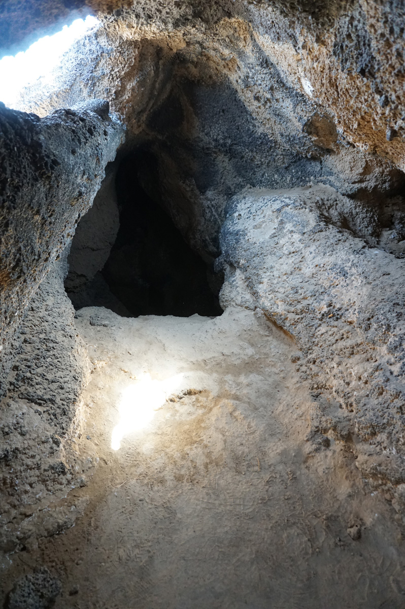 Lac Assal Trip, Old lava tube (?)