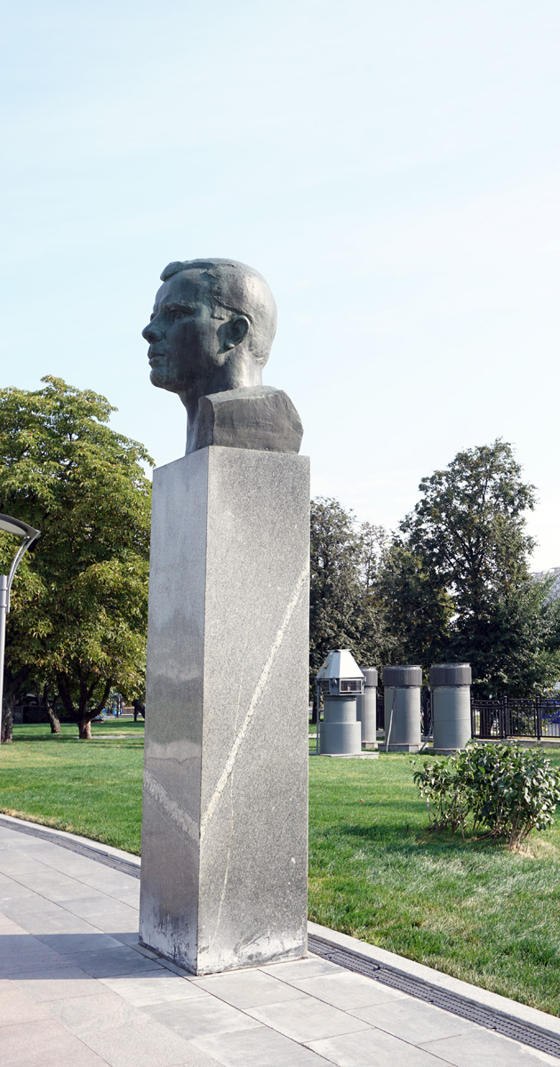 Monument to the Conquerors of Space, Gagarin bust