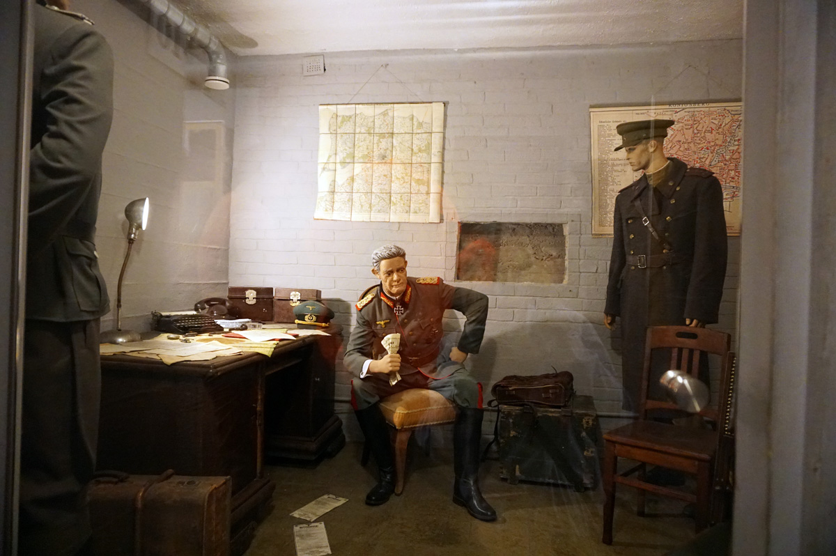 Kaliningrad Bunker-Museum, General Otto Lasch meets Soviet negotiators