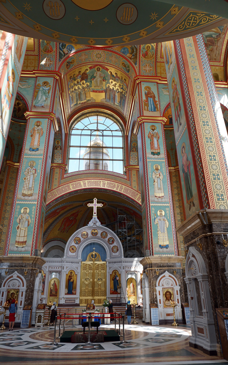 Around Kalinigrad, Cathedral interior