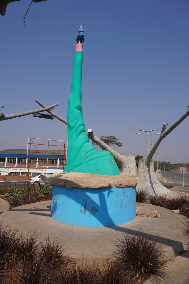 Lilongwe, Cryptic uplifted torch monument on roundabout