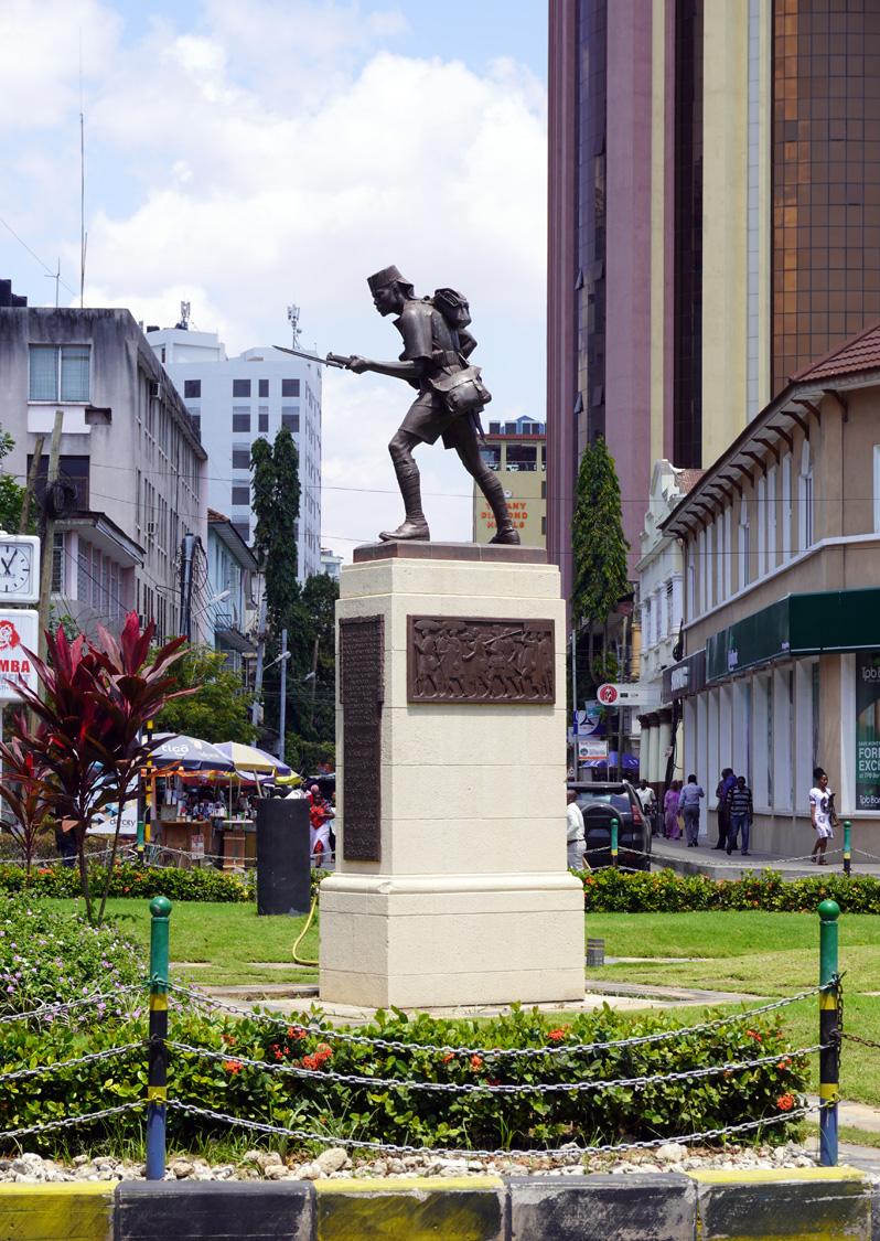 Dar es Salaam, Askari Monument