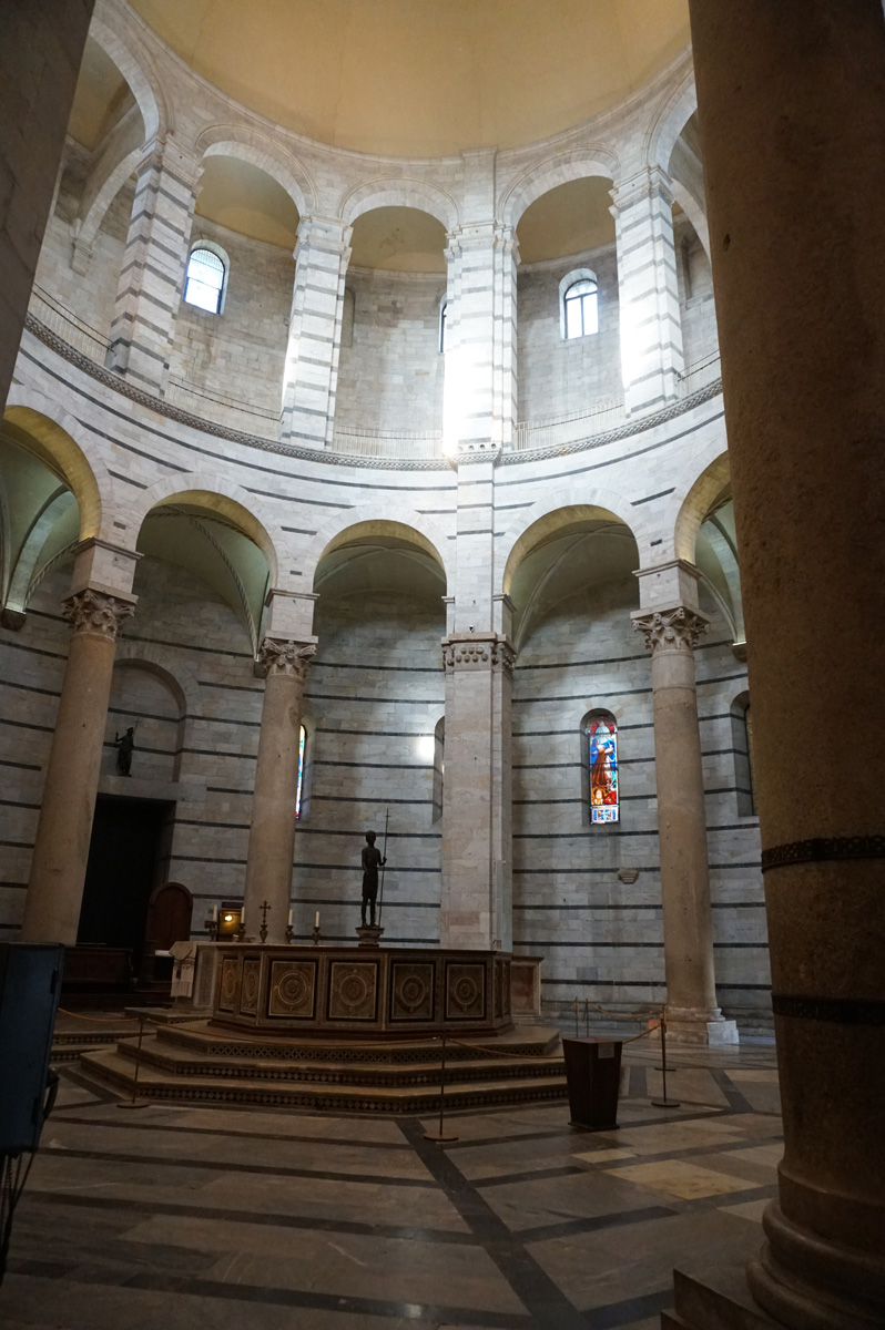 Pisa, Baptistry interior