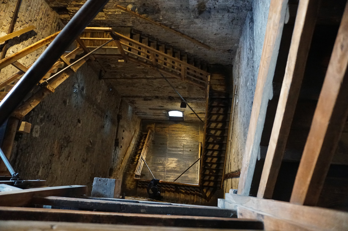 Bologna, Asinelli Tower: Internal staircase