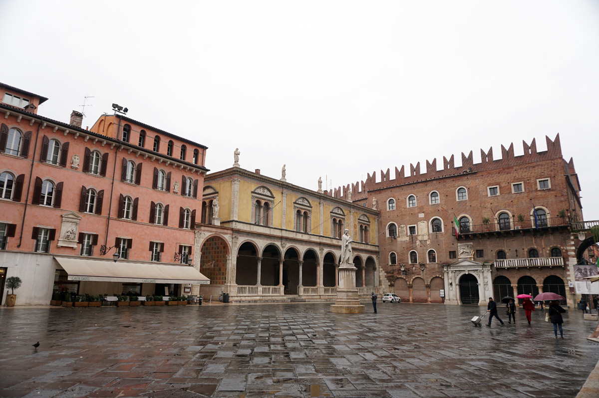 Verona, Piazza dei Signiri