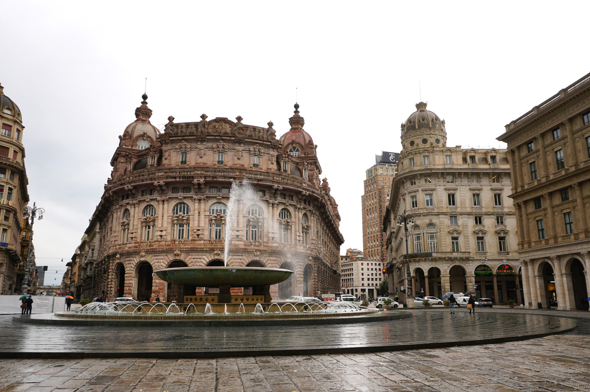 Around Genoa, Piazza Raffaele De Ferrari