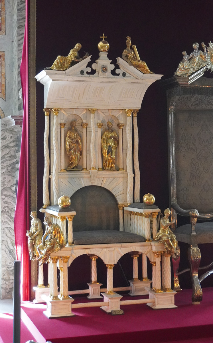 Rosenborg Slot, Narwhal Tusk Throne