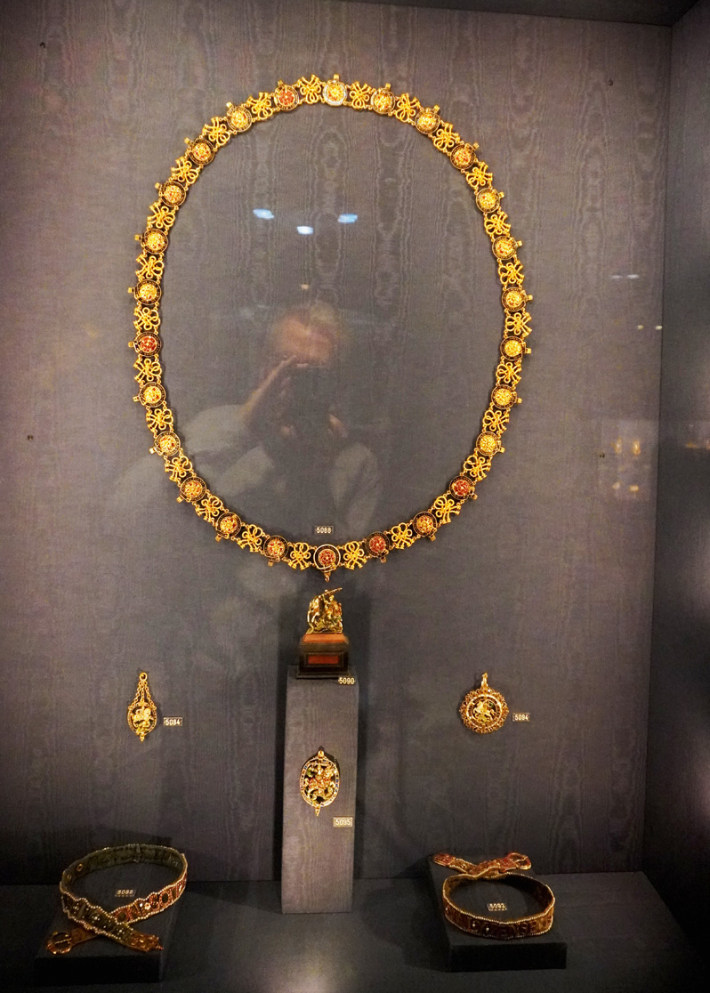 Rosenborg Slot, Insignia of the Garter (1603)