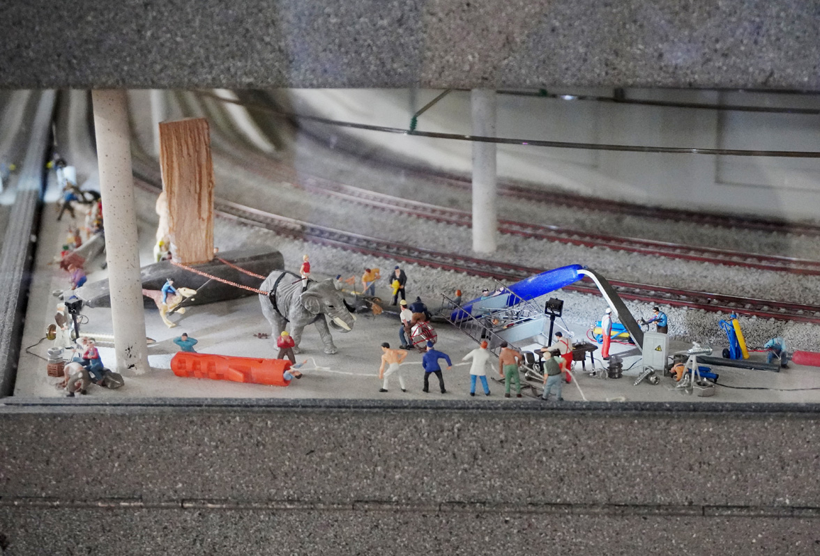 Miniatur Wunderland, Under-the-cover view of Wunderland workers