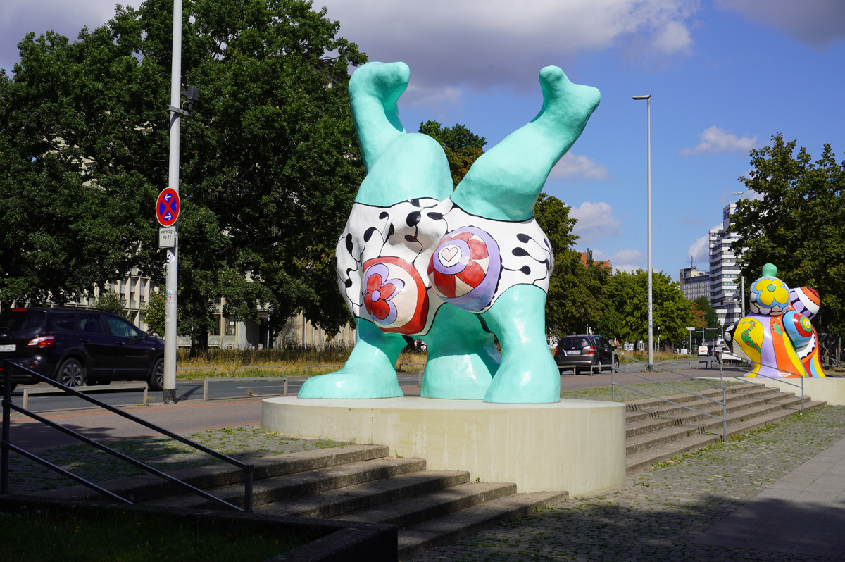 Hanover, One of the "3 Nanas"