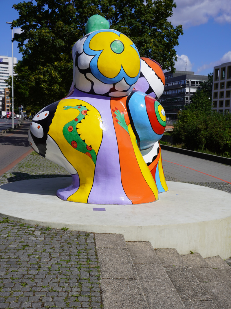 Hanover, One of the "3 Nanas"