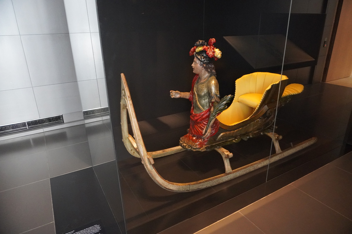 Herrenhausen Gardens, Baroque Museum: Ornate winter sled