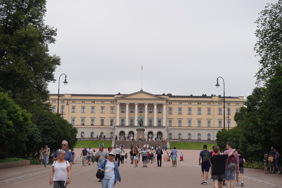 Around Oslo, Royal palace