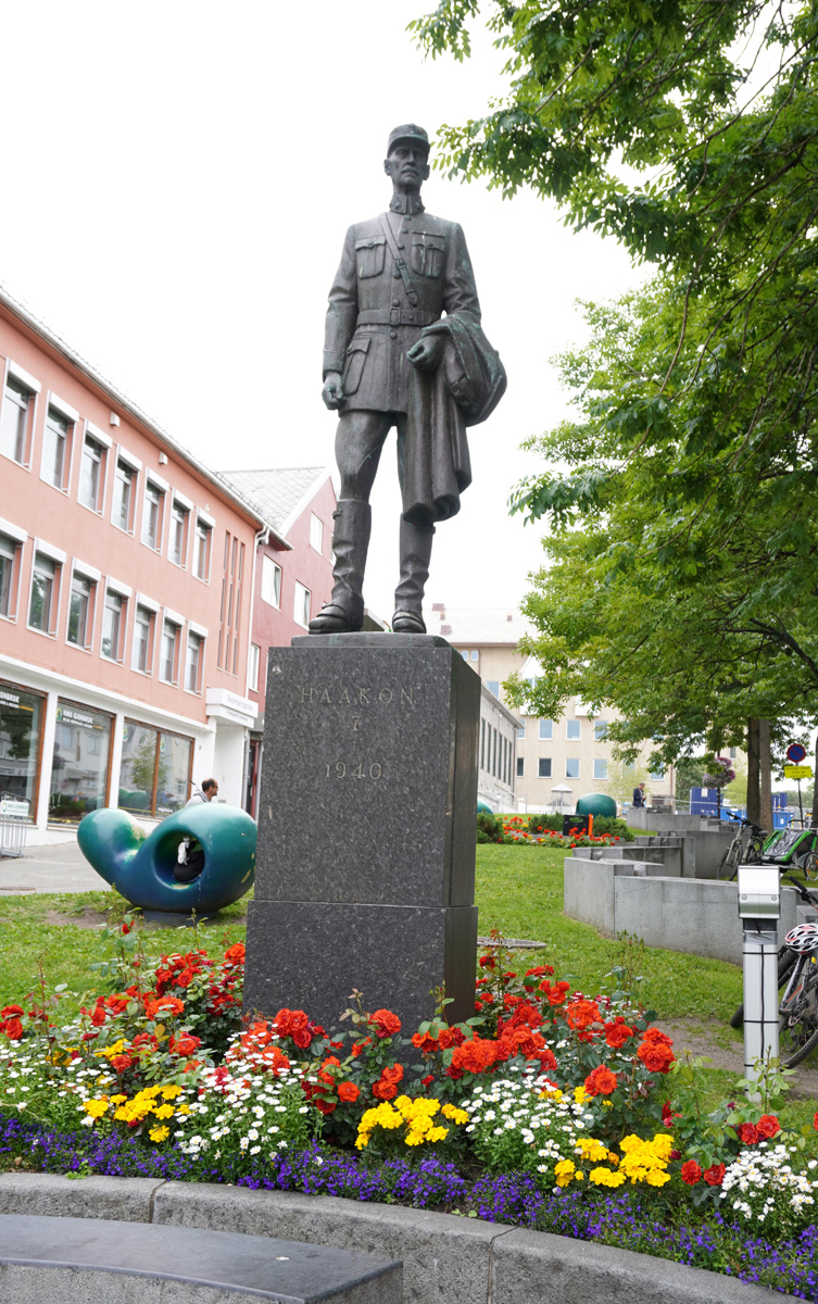 Bodo, King Haakon Statue
