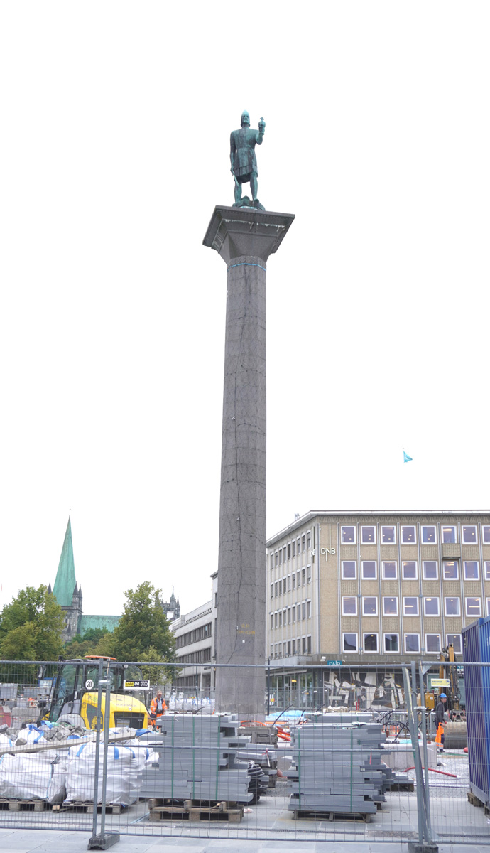 Trondheim, Olav Tryggvason column