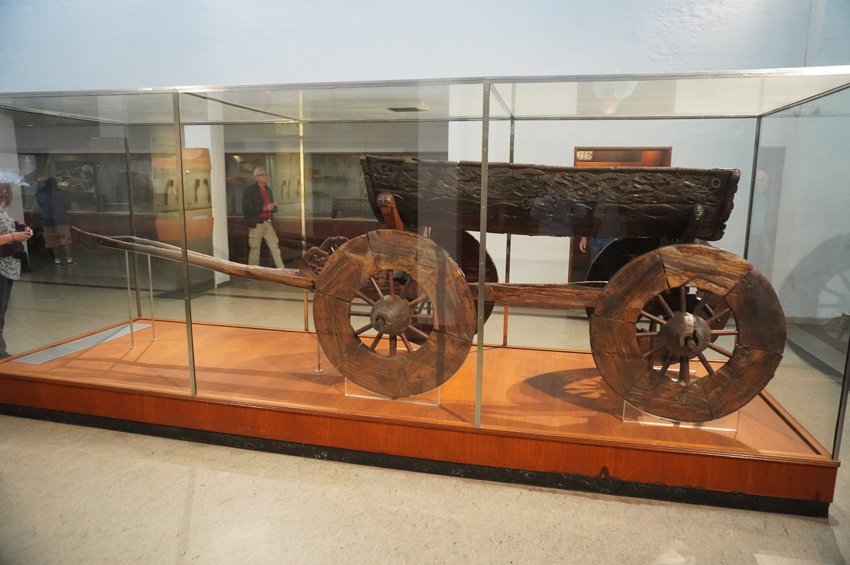 Oslo: Viking Ship Museum, Ceremonial Wagon