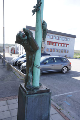 Bear statue grasping flag pole, Kirkenes, Norway 2019
