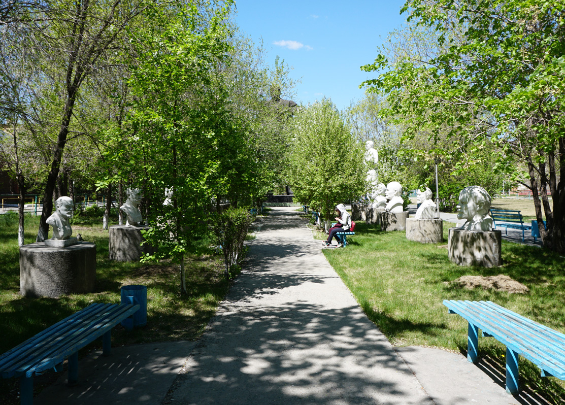Avenue of the Lenins, The Avenue of the Lenins