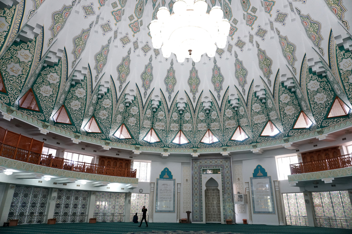 Pavlodar, Mashkhur Jusup Mosque interior
