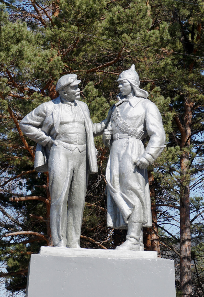 Khabarovsk, Lenin + Civil War Soldier