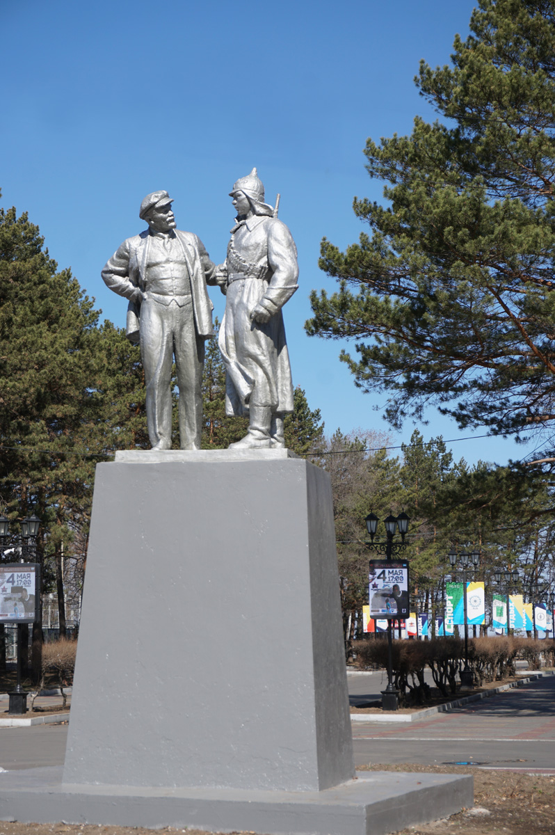 Khabarovsk, Lenin + Civil War Soldier